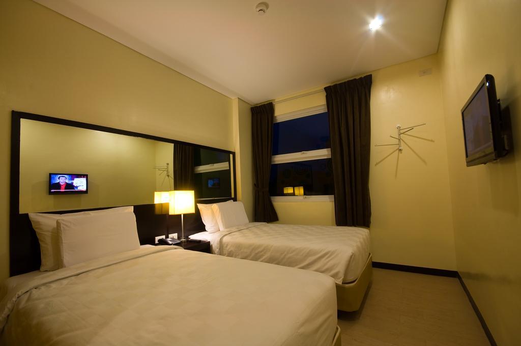 Go Hotels Puerto Princesa Szoba fotó