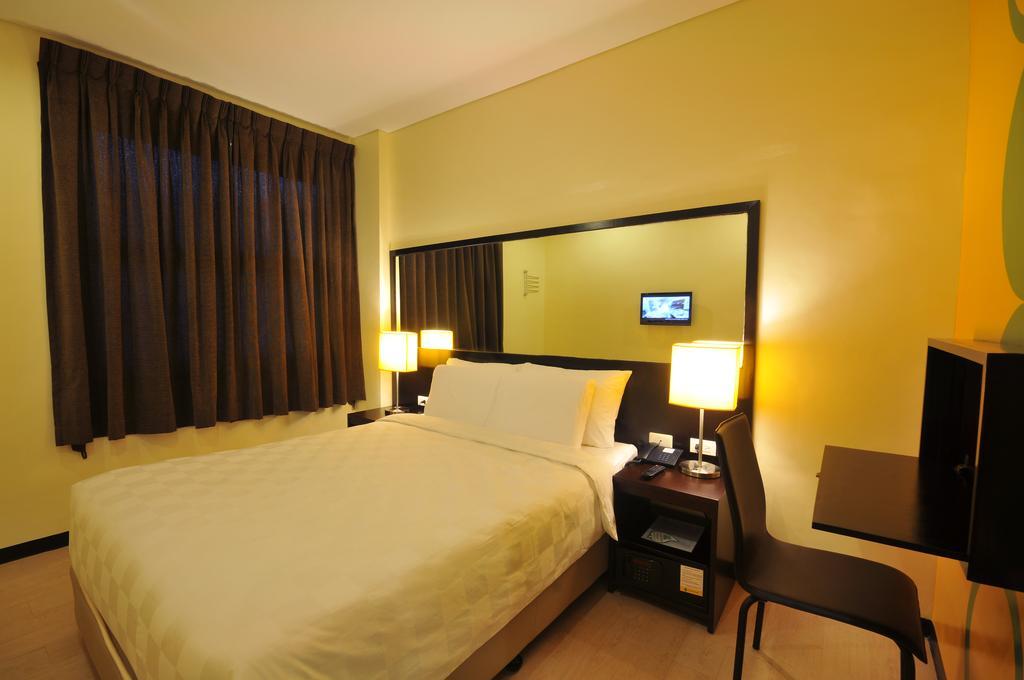 Go Hotels Puerto Princesa Szoba fotó