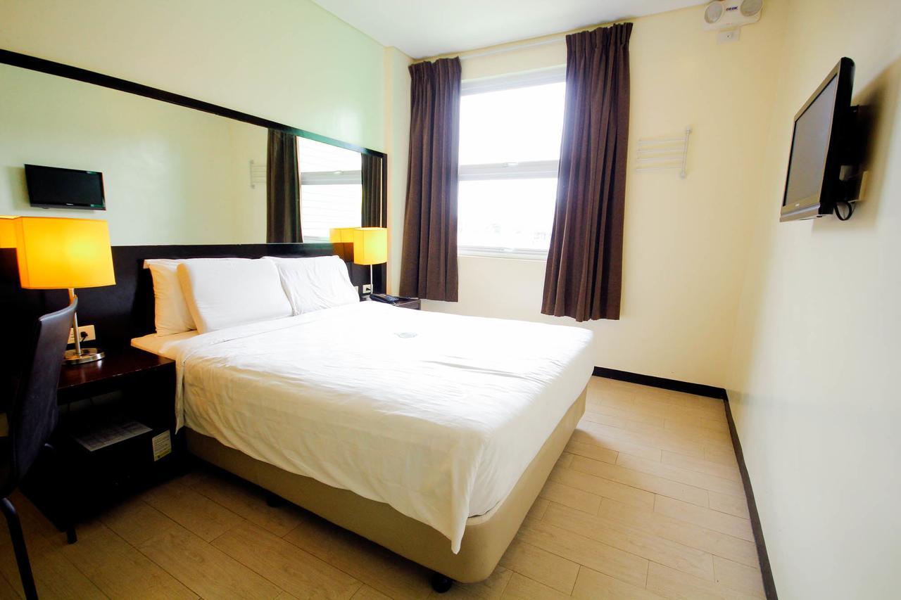 Go Hotels Puerto Princesa Kültér fotó
