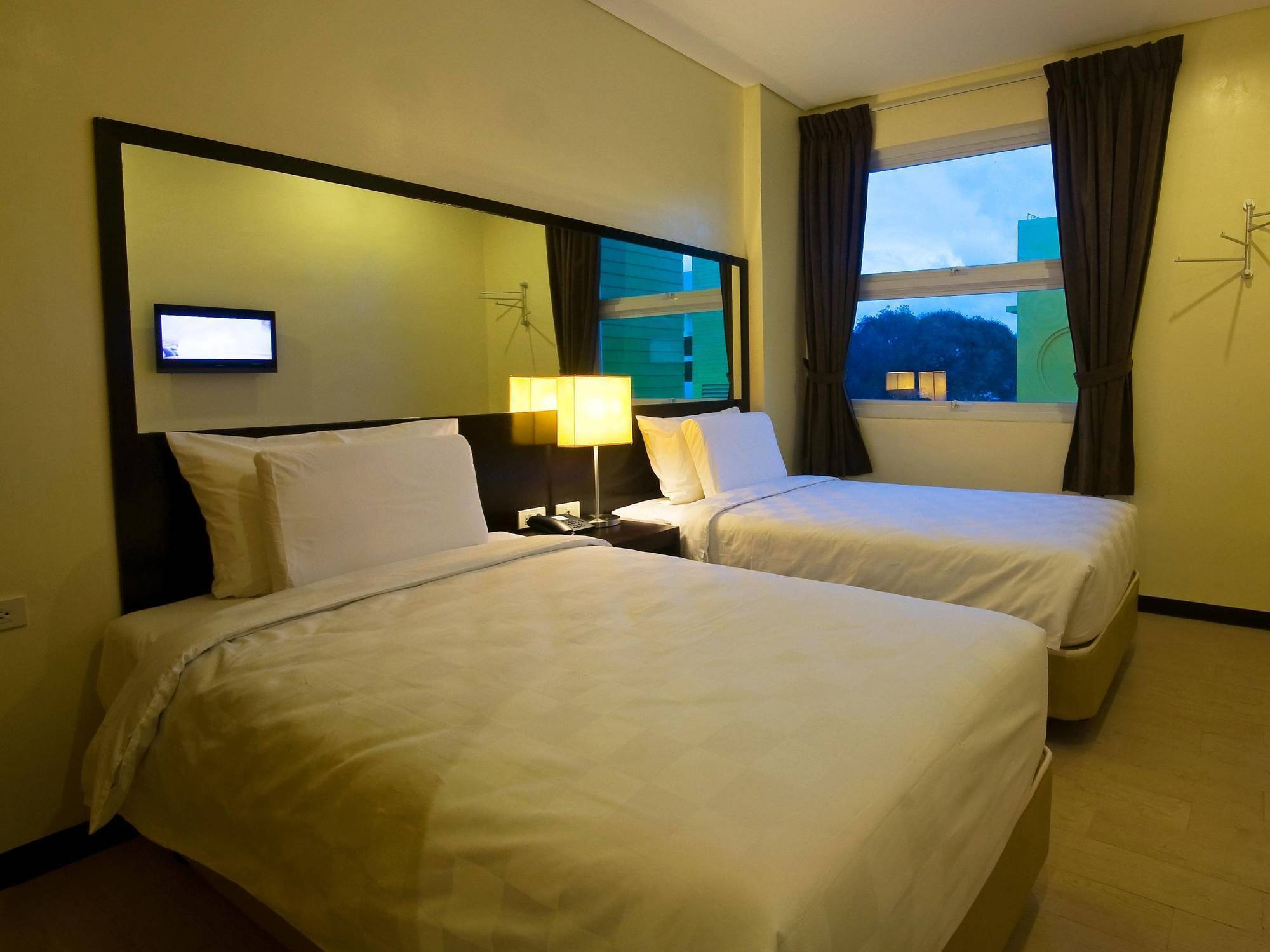 Go Hotels Puerto Princesa Kültér fotó
